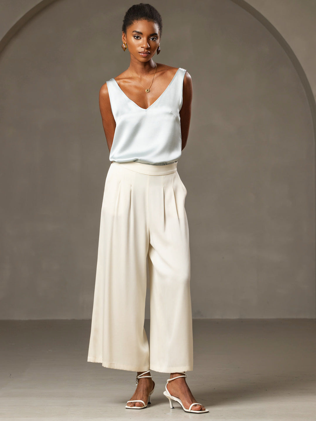 19Momme Silk Sleeveless V Neck Women's Tank Top with V Back Design