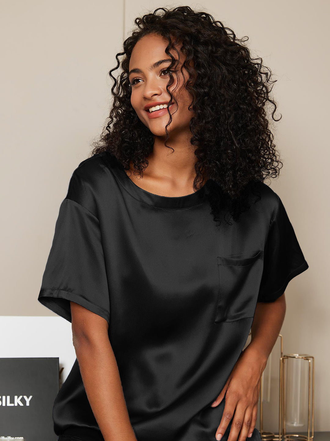 Women's Pure Silk Short Sleeve Round Neck Above the Knee Pyjamas Set