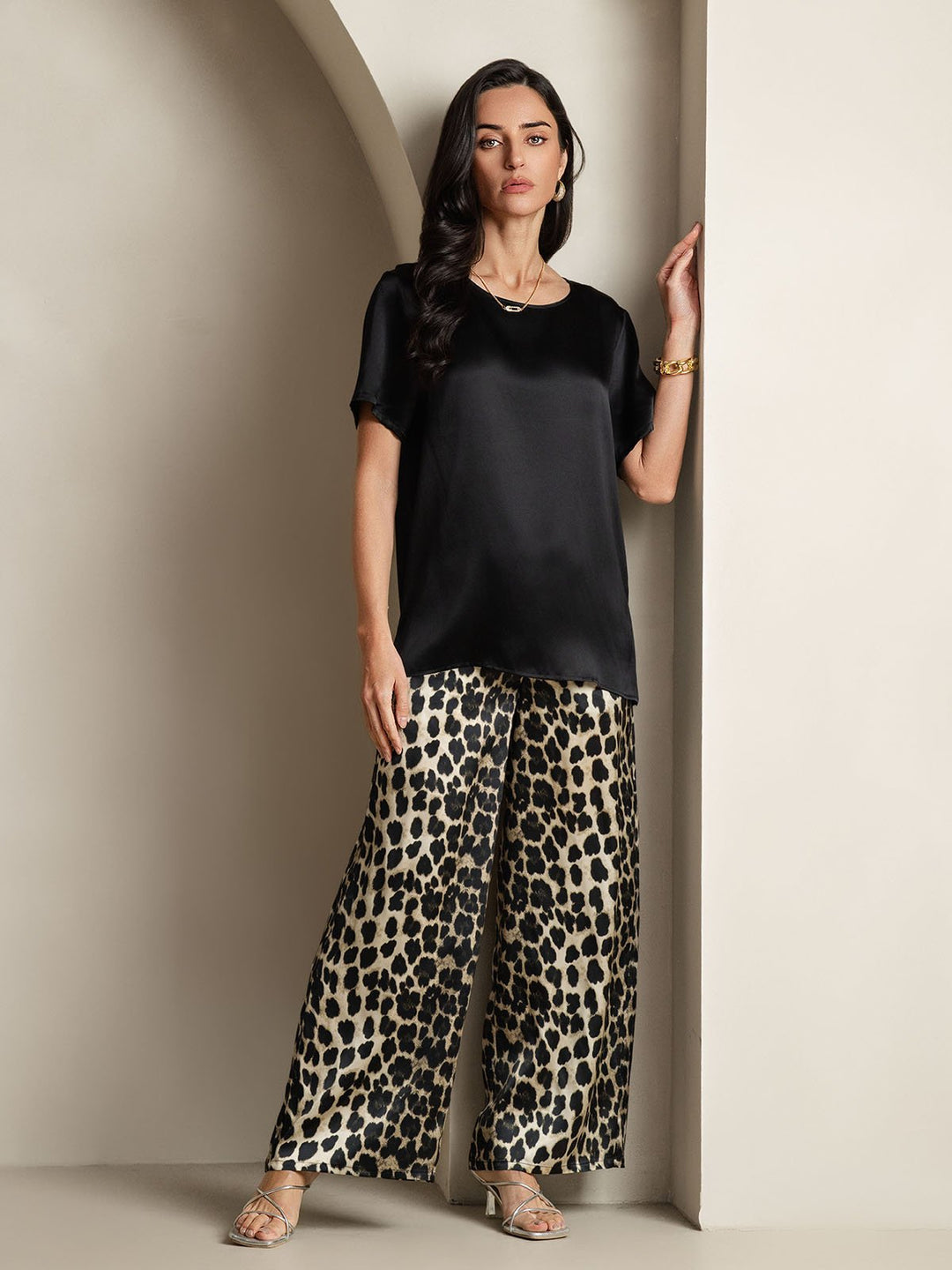 Women's Pure Silk Short Sleeve Round Neck Solid Top & Leopard Print Pants Pyjamas Set